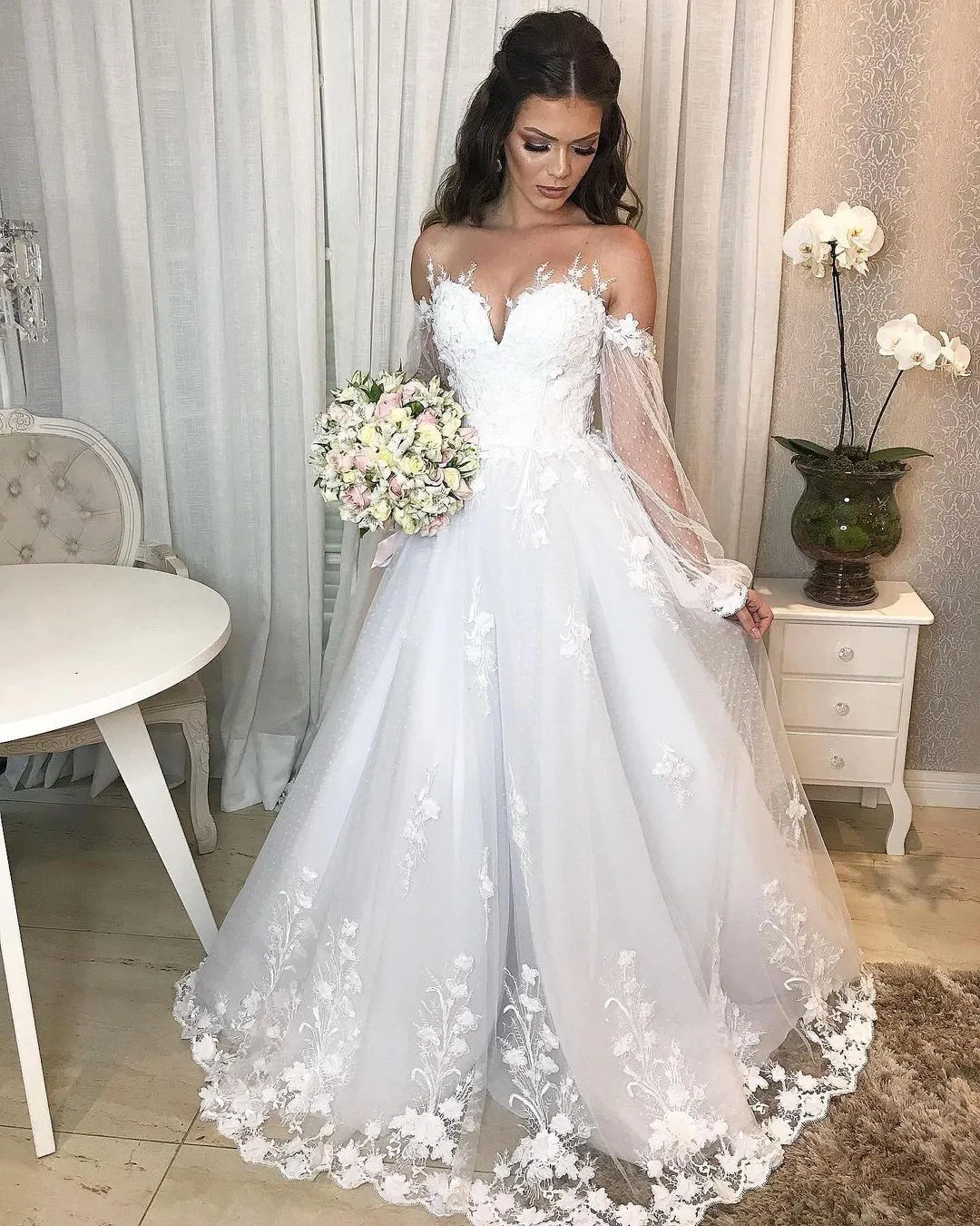 Elegant Long Princess Off-the-Shoulder Wedding Dress with Bubble Sleeves and Tulle