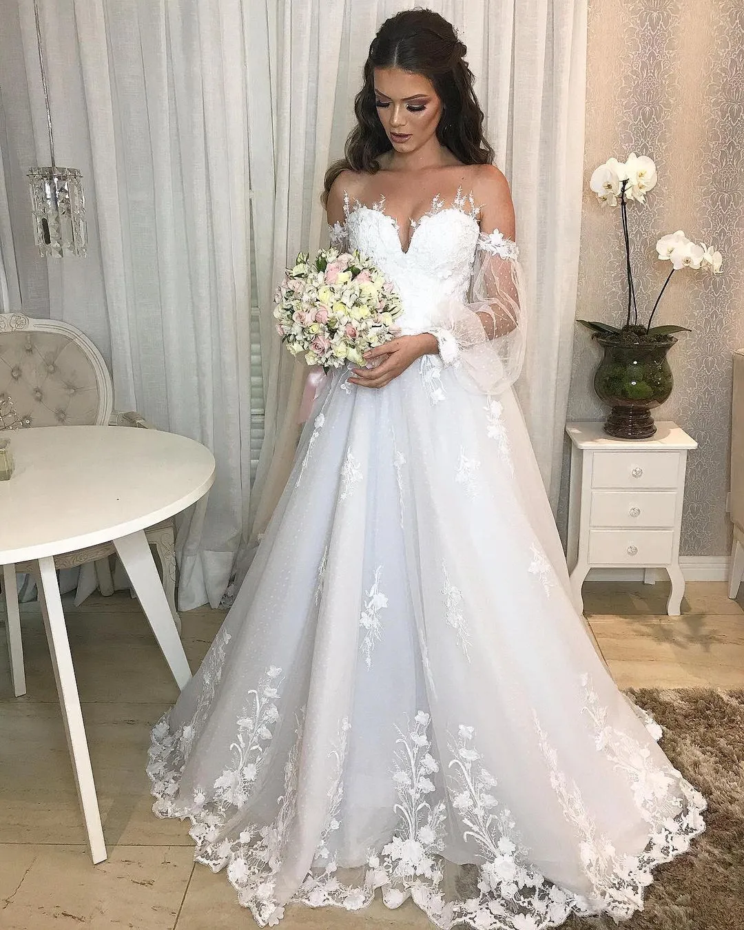 Elegant Long Princess Off-the-Shoulder Wedding Dress with Bubble Sleeves and Tulle