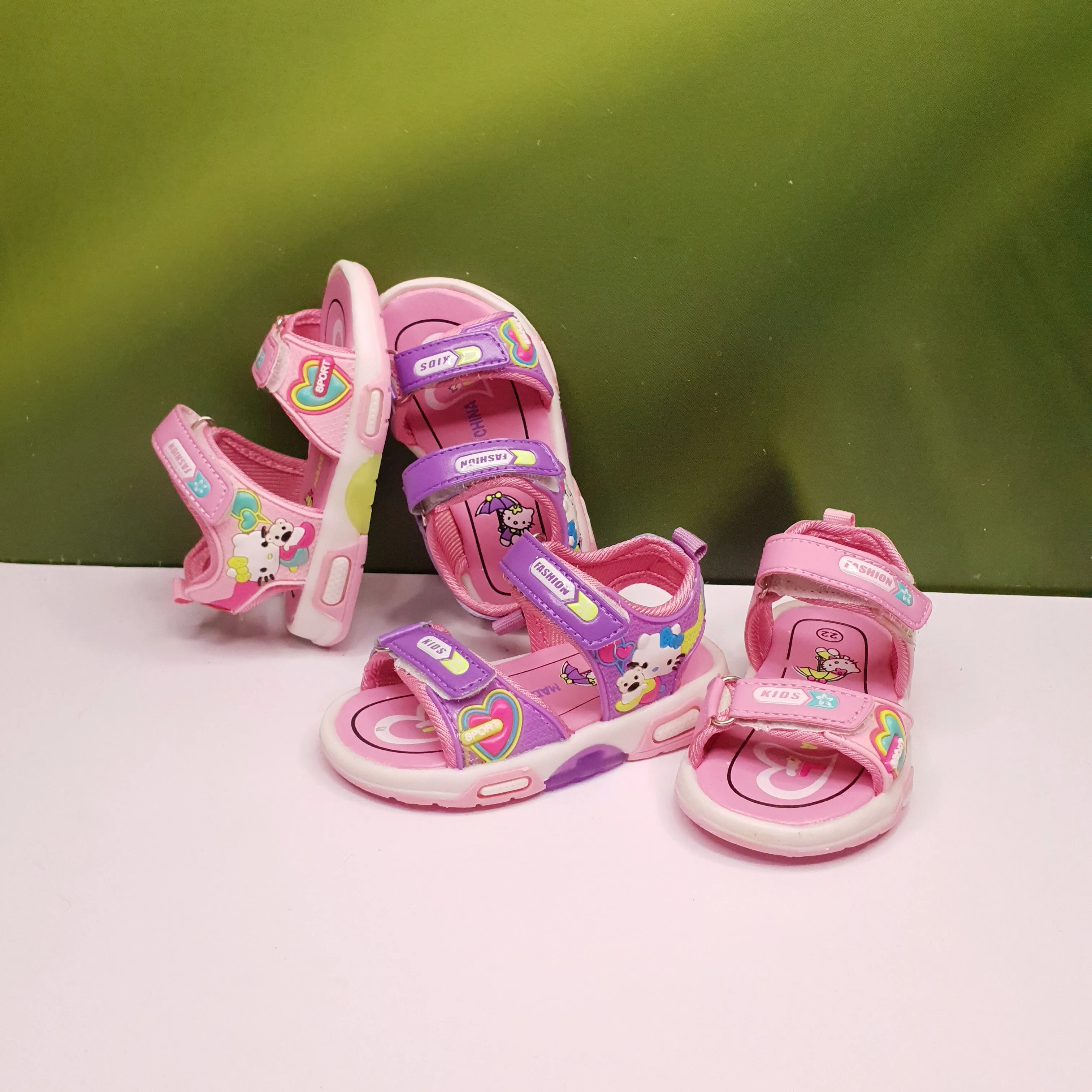 Kids Footwear 821