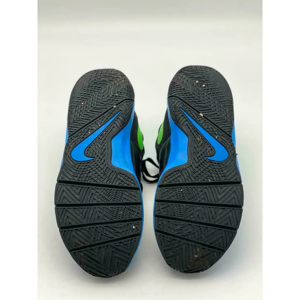 Kids Nike Team Hustle D8 Court Shoe Black/blue/green Size 5.5Y