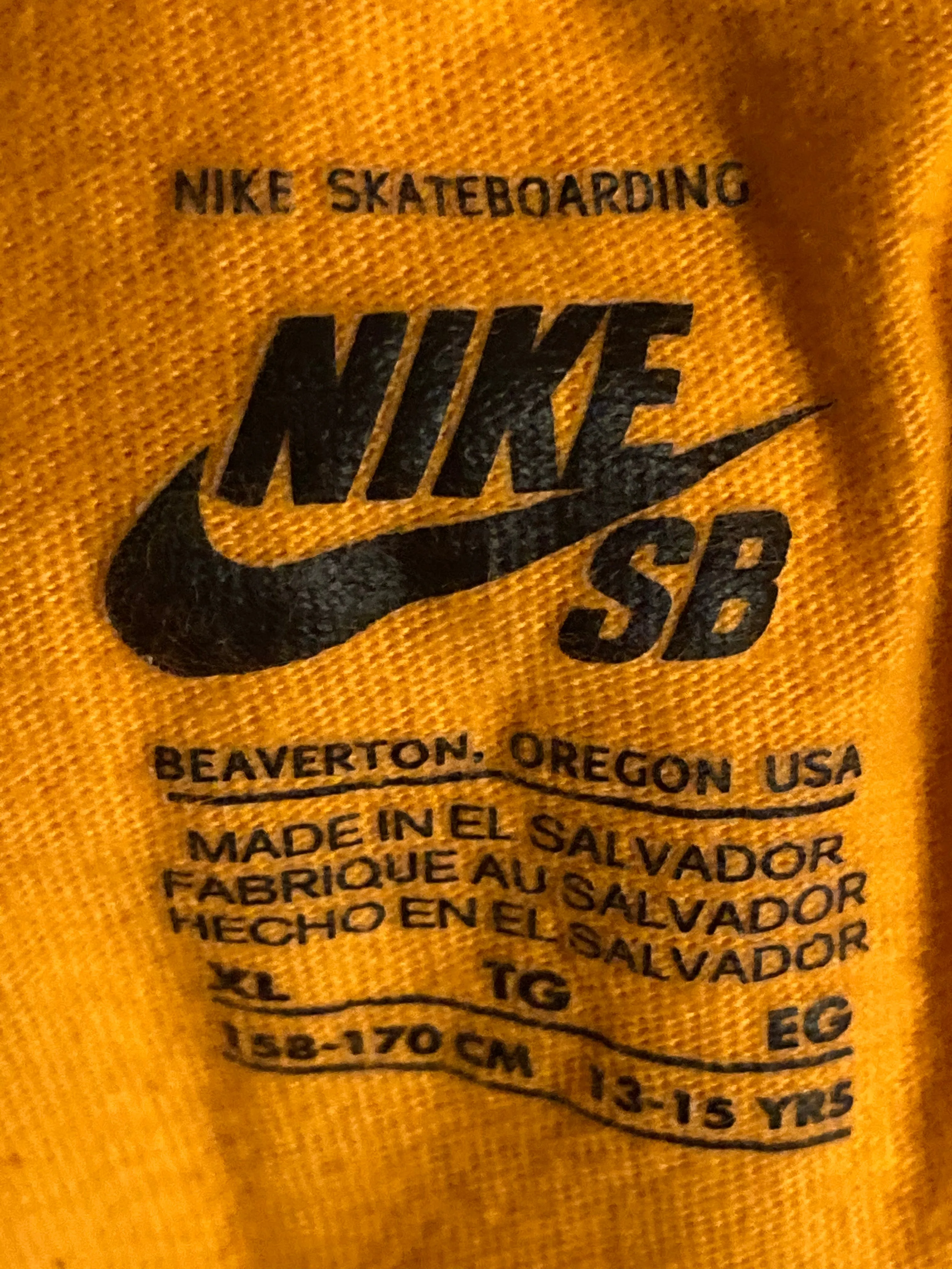 NIKE "SB" SKATEBOARDING Graphic Print Youth Unisex XL Extra Xtra Large Orange T-Shirt Tee Shirt