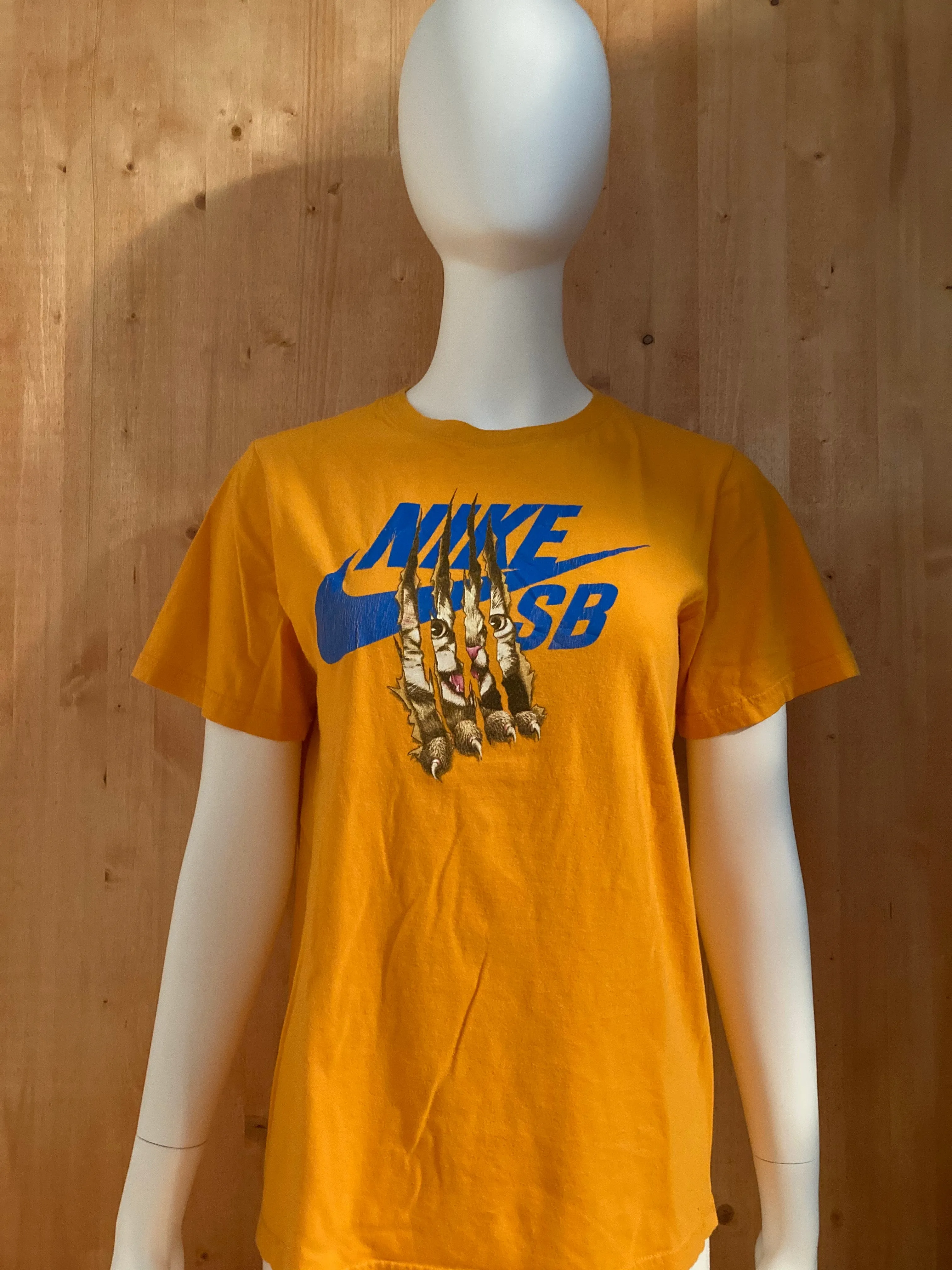 NIKE "SB" SKATEBOARDING Graphic Print Youth Unisex XL Extra Xtra Large Orange T-Shirt Tee Shirt