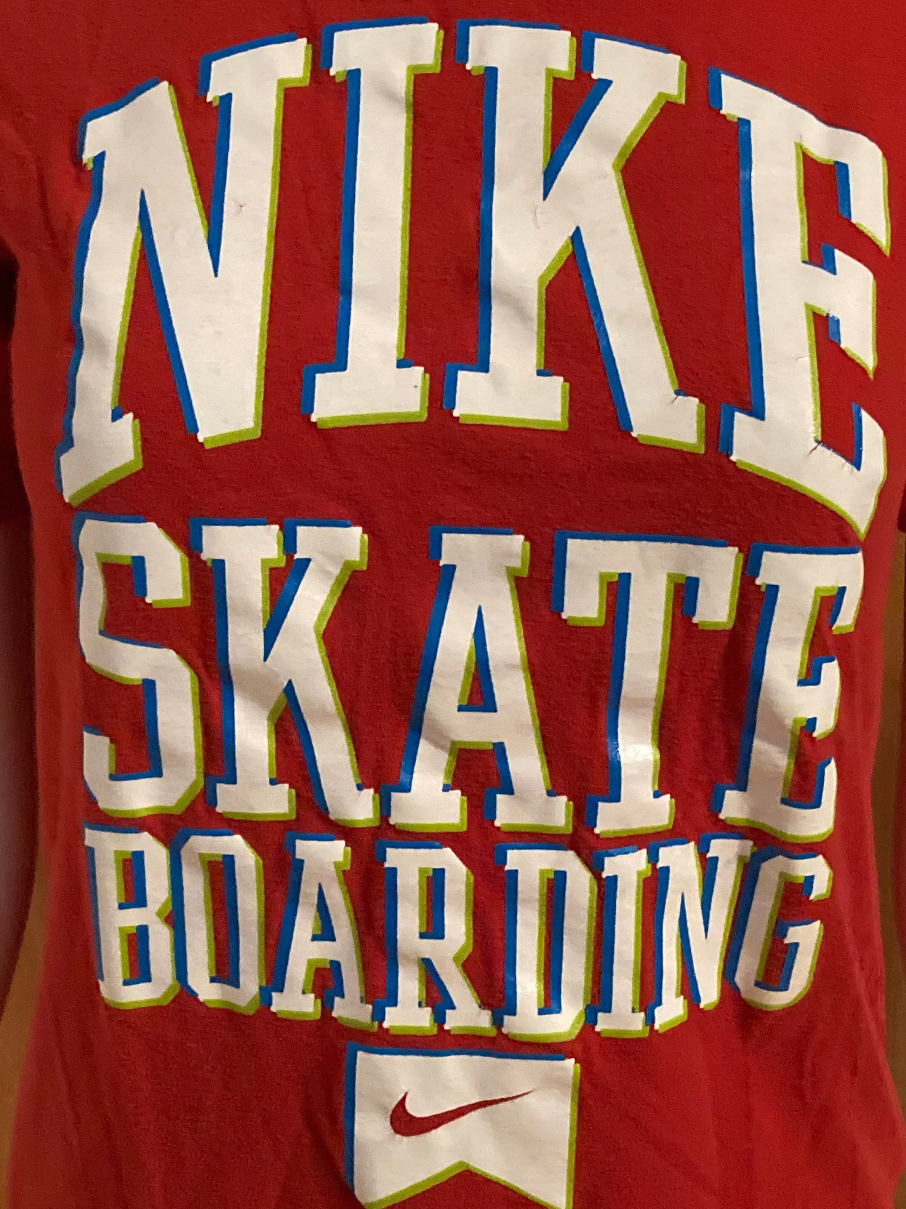 NIKE "SKATEBOARDING" Graphic Print Kids Youth Unisex T-Shirt Tee Shirt M Medium MD Red Shirt