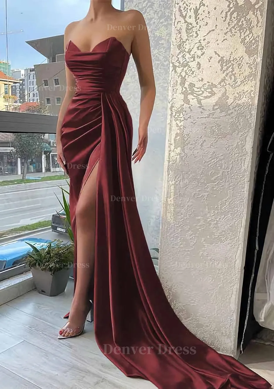 Trumpet/Mermaid Sweetheart Strapless Court Train Satin Prom Dress With Pleated Split