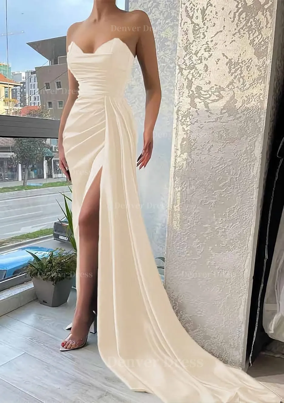 Trumpet/Mermaid Sweetheart Strapless Court Train Satin Prom Dress With Pleated Split