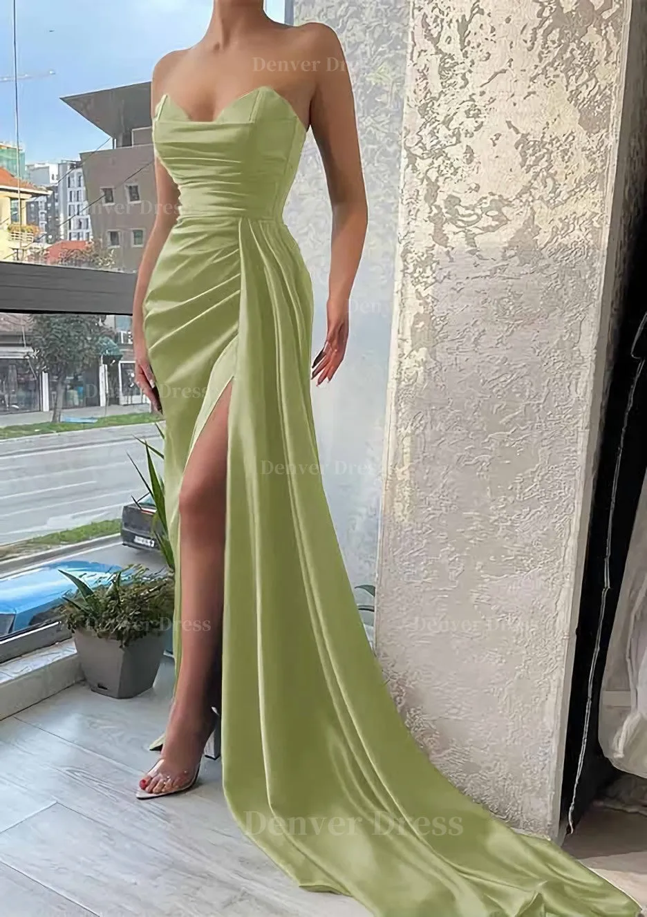 Trumpet/Mermaid Sweetheart Strapless Court Train Satin Prom Dress With Pleated Split