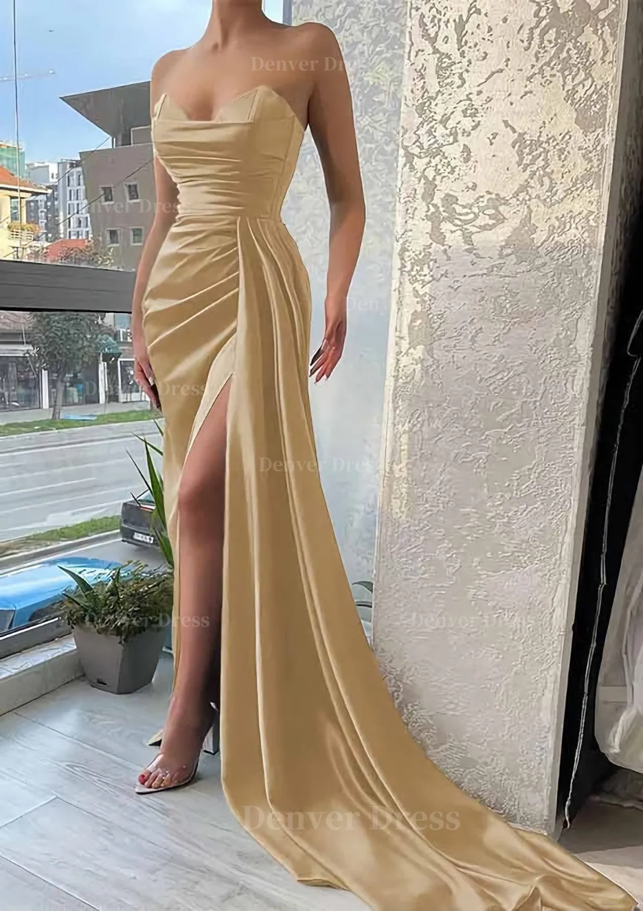 Trumpet/Mermaid Sweetheart Strapless Court Train Satin Prom Dress With Pleated Split