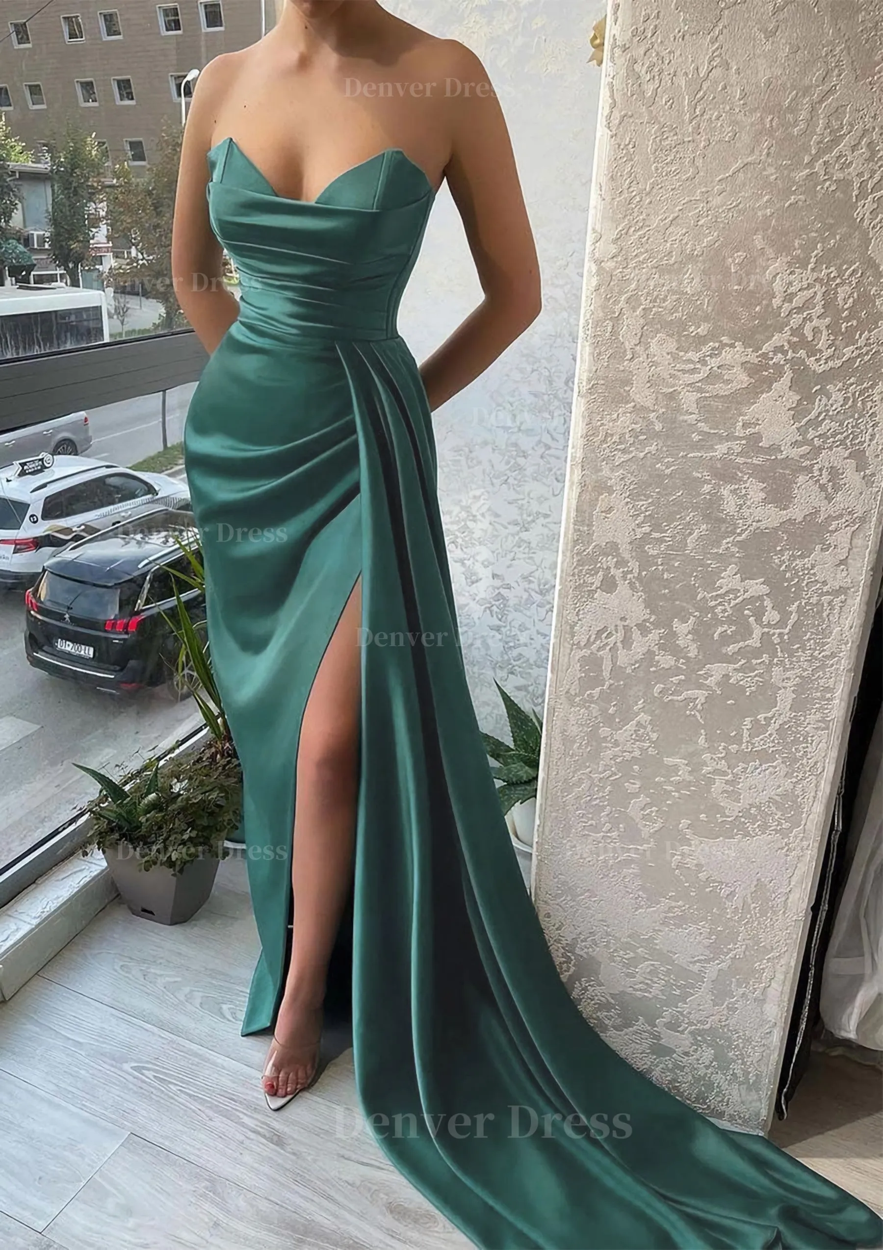 Trumpet/Mermaid Sweetheart Strapless Court Train Satin Prom Dress With Pleated Split